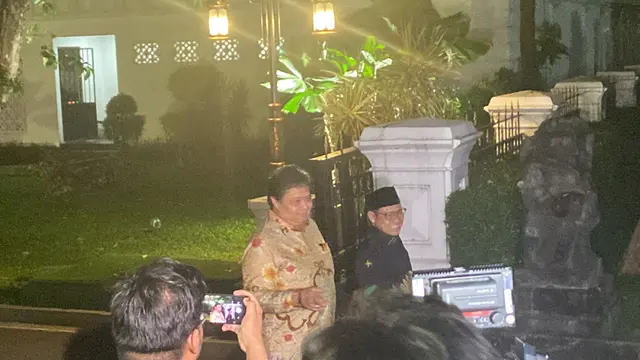 Ketua Umum Partai Golkar Airlangga Hartarto dan Ketua Umum PKB Muhaimin Iskandar Usai Menghadiri Silaturahmi dengan Presiden Joko Widodo (Jokowi) di Istana.