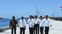  Presiden Joko Widodo atau Jokowi meresmikan lima pelabuhan di kawasan Indonesia Timur sebagai bagian dari perwujudan tol laut. 