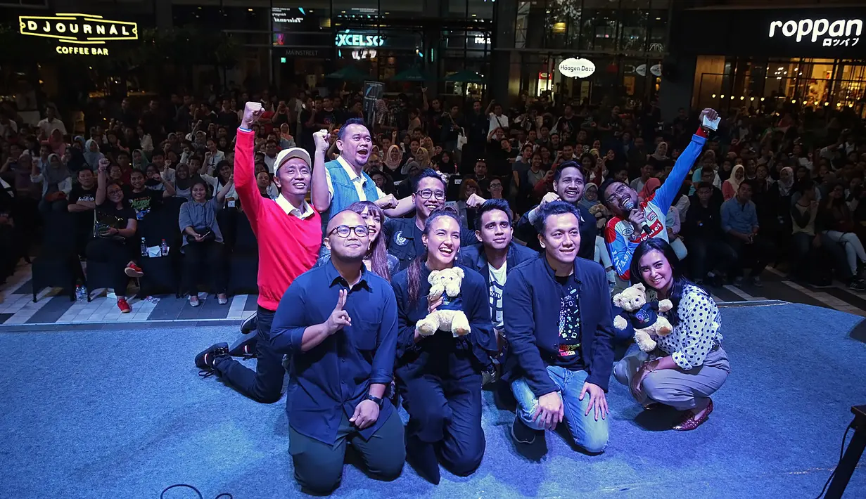 "Yang pasti kita mengajak masyarakat, khususnya anak muda menggunakan media sosial secara bijak, tidak untuk hal-hal negatif, tidak menyebabkan konflik," kata Nadine di talkshow Toleransi Jadi Aksi di Gandaria City, Sabtu. (Bambang E. Ros/Bintang.com) 