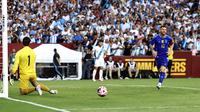 Kapten Timnas Argentina, Lionel Messi, berhasil mencetak dua gol saat timnya menang 4-1 atas Guatemala pada laga uji coba di FedExField, Landover, Amerika Serikat, Sabtu (15/6/2024) pagi WIB. (Tim Nwachukwu / GETTY IMAGES NORTH AMERICA / Getty Images via AFP)