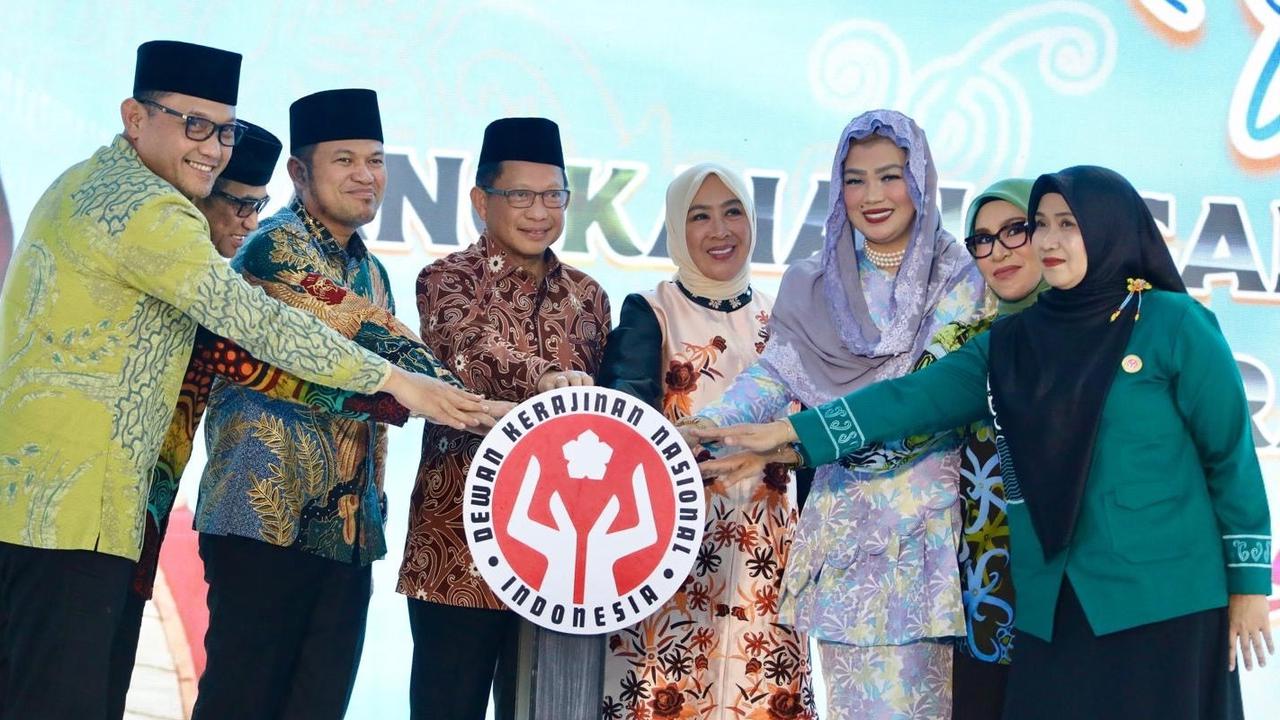 Tutup Perayaan HUT Ke-45 Dekranas, Mendagri Puji Kiprah Luar Biasa Perajin Indonesia