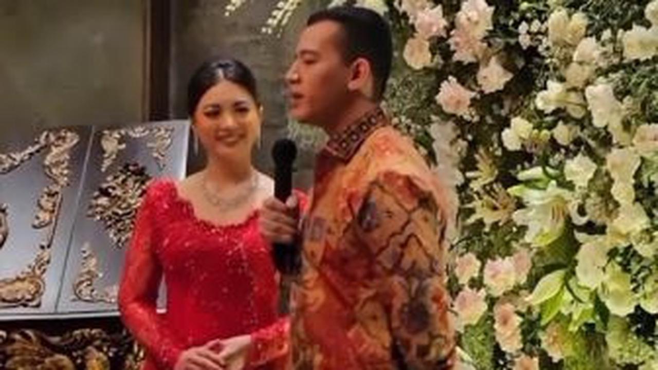 "Belum pernah chatting dengan perempuan di luar pekerjaan," terangnya.