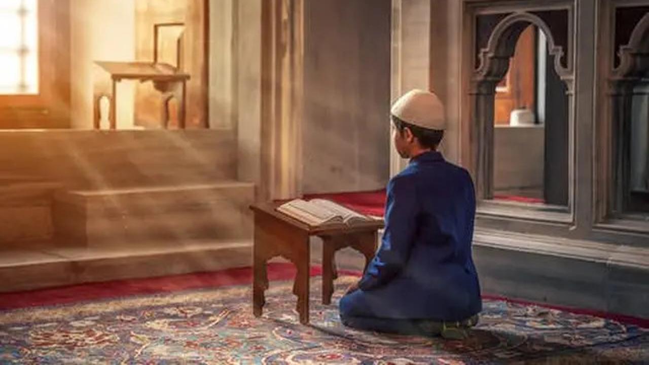 Berdoa Tanpa Tahu Maknanya, Bolehkah? Simak Penjelasan Buya Yahya