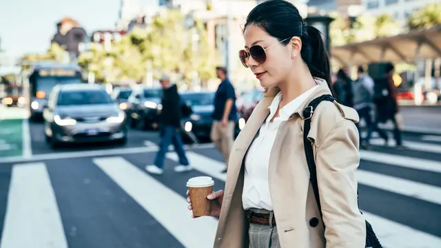 wanita juni aura untouchable