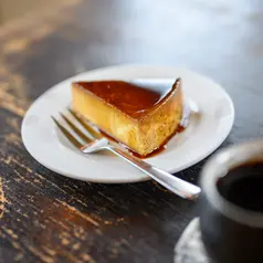 Ilustrasi puding karamel./Copyright unsplash.com/@pafuxu