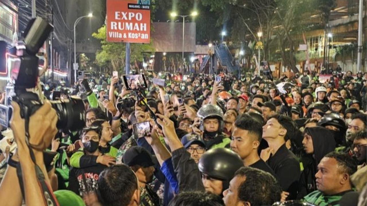 VIDEO: Kumpulan Demo Membara Jakarta Hingga Yogyakarta Buntut Driver Ojol Tewas Dilindas Rantis Brimob