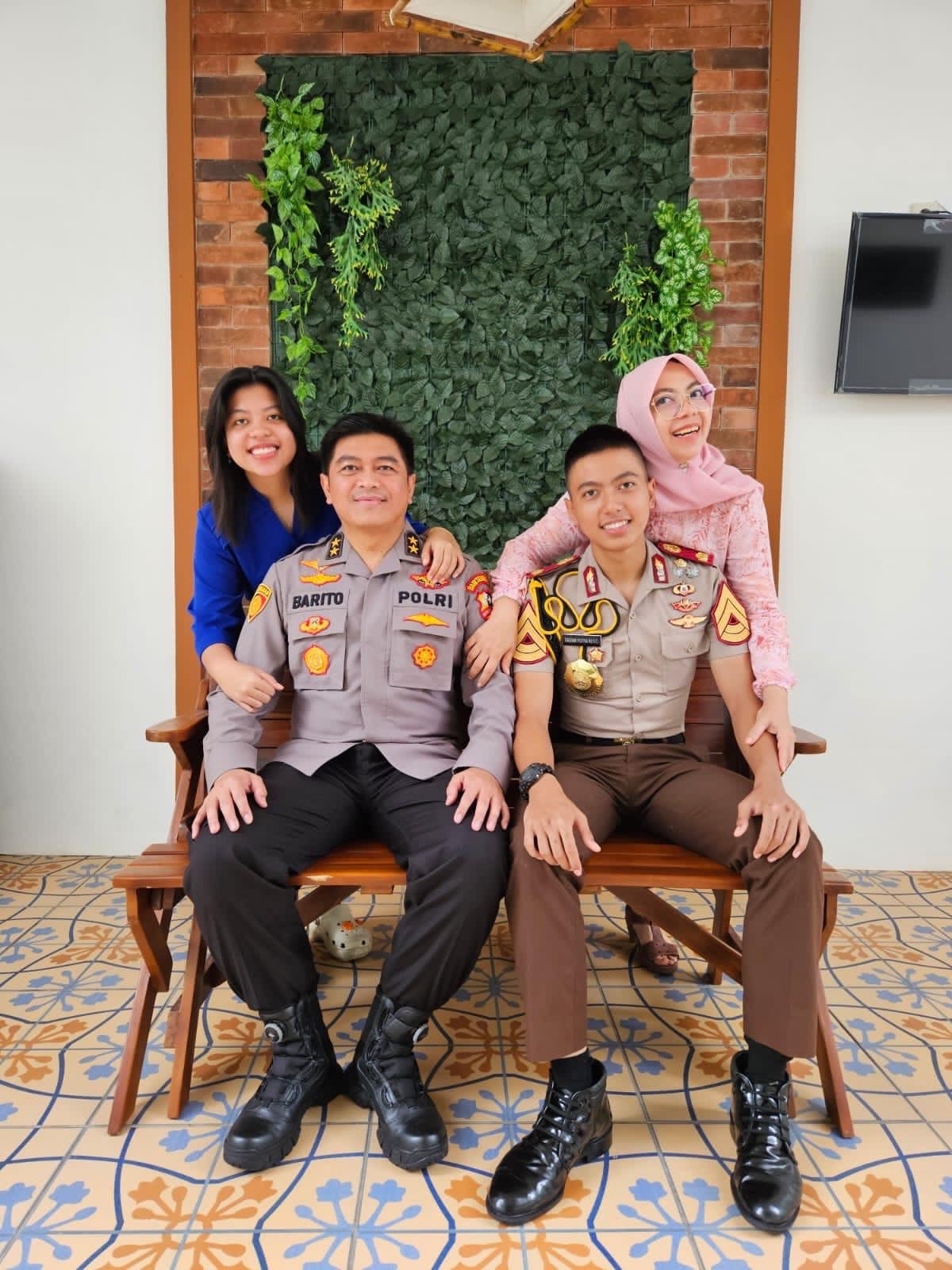 Peraih Adhi Makayasa Akpol 2025 Fathan Putra Rifito dan ayahnya Irjen Pol Barito Mulyo Ratmono