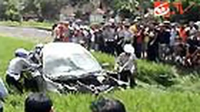KA Sancaka Tabrak Mobil Minibus