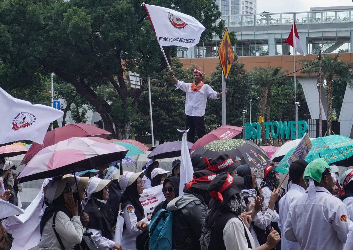 FOTO: Demo Guru Madrasah SwastaTuntut Diangkat Jadi PPPK