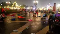 Baru resmi dibuka minggu lalu, Disneyland Shanghai telah penuh dengan sampah dan kotoran.