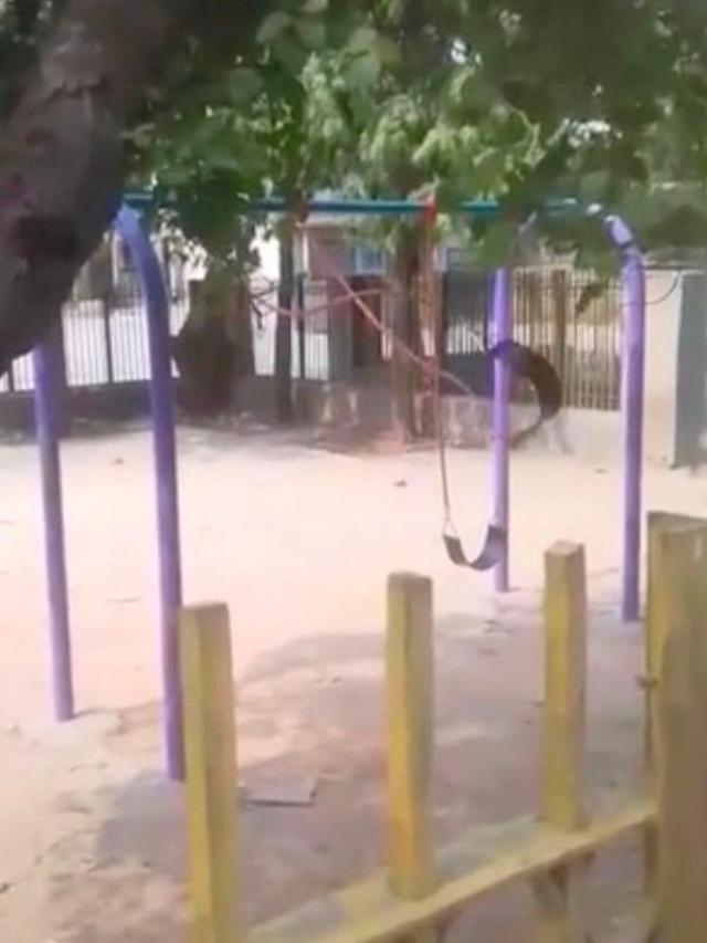 Ayunan ini berayun sendiri dengan keras, ulah hantu? (mirror/YOUTUBE Manoranjan Bhadauria))