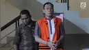 Hakim PN Balikpapan nonaktif Kayat (kanan) usai menjalani pemeriksaan di Gedung KPK, Jakarta, Jumat (30/8/2019). Kayat diperiksa sebagai tersangka untuk melengkapi berkas terkait dugaan suap memengaruhi vonis bebas Sudarman yang menjadi terdakwa dalam kasus pemalsuan surat. (merdeka.com/Dwi Narwoko)