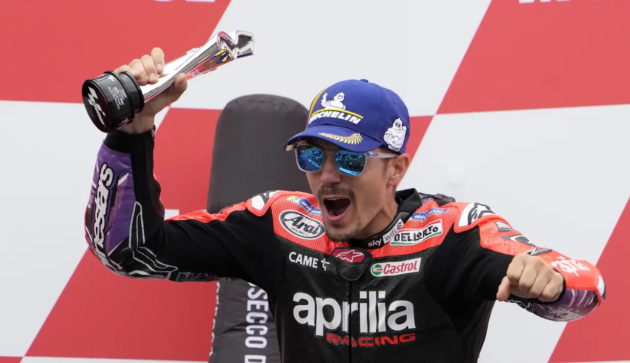 Untuk pertama kalinya sejak tahun lalu, Maverick Vinales kembali meraih podium. (AP/Peter Dejong)