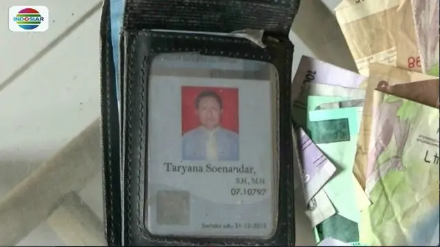 Seorang dosen di Tangerang, Banten, ditemukan tewas membusuk di dalam rumah pada Jumat (3/8) petang.