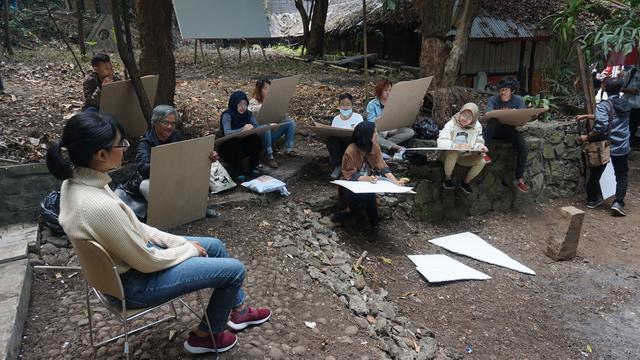 Menggambar secara spontan di Babakan Siliwangi