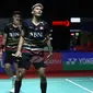 Selebrasi ganda putra Indonesia, Muhammad Shohibul Fikri/Bagas Maulana setelah meraih poin saat melawan pasangan Jepang, Akira Koga/Taichi Saito pada babak 16 besar Indonesia Masters 2024 di Istora Senayan, Jakarta, Kamis (25/1/2024). Fikri/Bagas menang dengan skor 21-15, 21-18. (Bola.com/M Iqbal Ichsan)