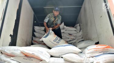 Peluncuran Operasi Pasar di Pasar Induk Cipinang