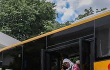 FOTO: Penampakan Lima Armada Bus Khusus di Jakarta yang Mempermudah Disabilitas Berangkat ke Sekolah