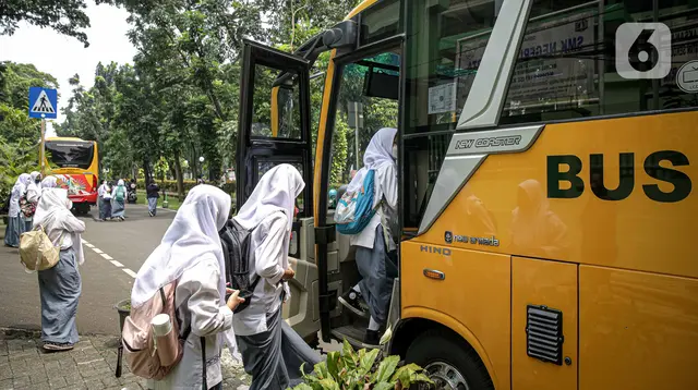 Cek Rute dan Cara Naik Bus Sekolah Jakarta