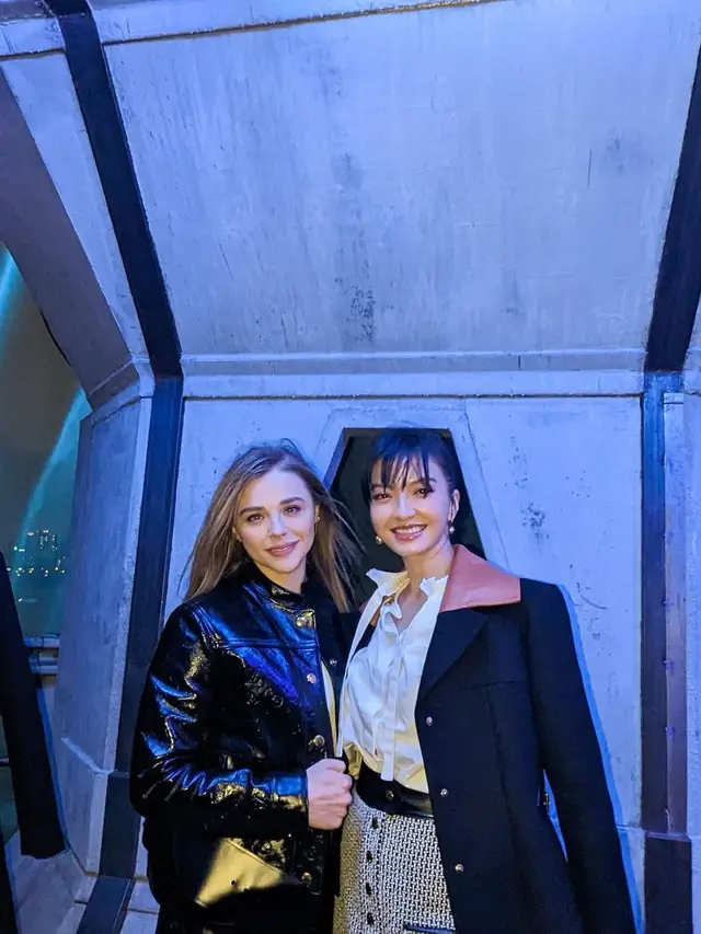 Chloe Grace Moretz dan Raline Shah di fashion show Louis Vuitton di Seoul, Korea Selatan (Foto: Instagram ralineshah)