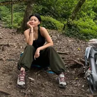 Outfit Wendy Walters saat naik gunung pun turut disorot [@wendywalters]