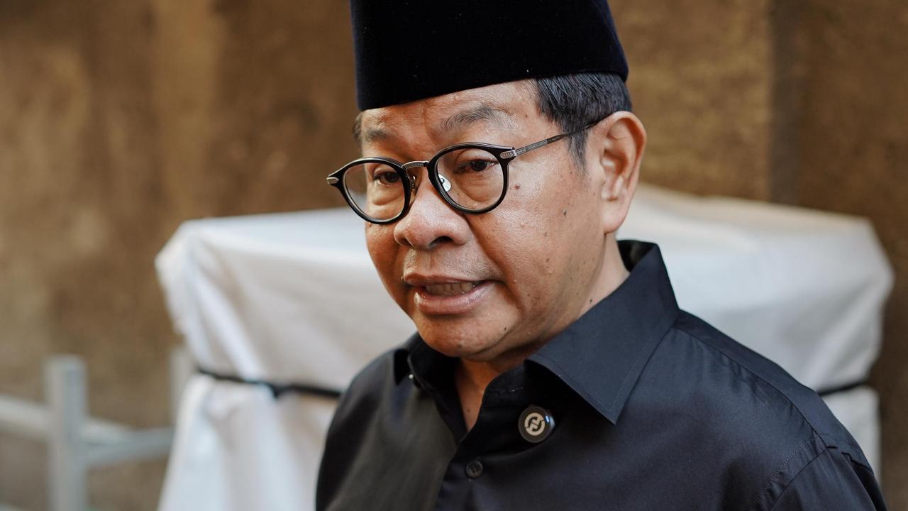 Melayat ke Rumah Affan, Gubernur Pramono Sampaikan Belasungkawa