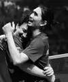 Vokalis band legendaris Sheila on 7, Duta turut memeriahkan Tepok Bulu 2023, duet bersama Vincent Rompies. Penampilannya yang tak biasa di lapangan badminton sontak mengundang perhatian para penggemarnya. Pesona Duta memang tak main-main, pasalnya ia terlihat tak pernah menua barang sehari pun. [Foto: Instagram/vincentrompies]