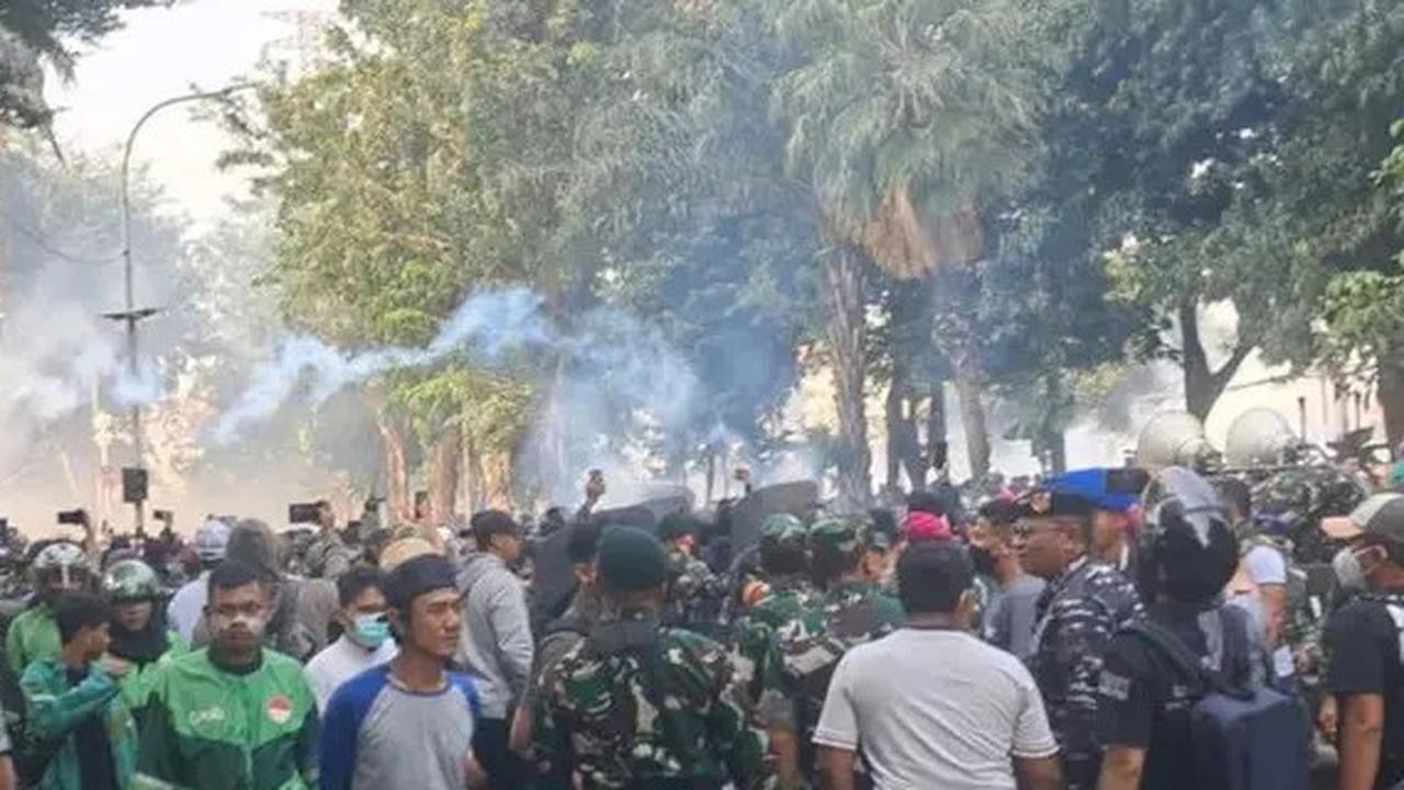 Eks Direktur WHO Jelaskan Dampak Gas Air Mata Jika Terhirup Masuk ke Paru