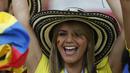 Fans Kolombia bergembira usai Radamel Falcao membobol gawang Polandia pada laga grup H Piala Dunia 2018 di Kazan Arena, Kazan, Rusia, (24/6/2018). Kolombia menang 3-0 atas Polandia. (AP/Frank Augstein)