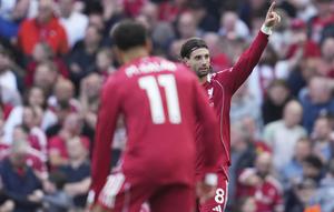 Pemain Liverpool, Dominik Szoboszlai, merayakan gol pertamanya untuk timnya dalam pertandingan Liga Primer Inggris antara FC Liverpool dan FC Arsenal di Liverpool, Inggris, Minggu (31/8/2025). (Foto AP/Jon Super)