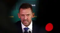 Tony Popovic, pelatih kepala yang baru ditunjuk untuk timnas Australia, berbicara dalam sebuah konferensi pers di Sydney pada 23 September 2024. Football Australia menunjuk mantan bek Crystal Palace, Tony Popovic, sebagai pelatih Socceroos yang baru pada 23 September, menugaskannya untuk menyelamatkan kampanye kualifikasi Piala Dunia mereka yang goyah. (DAVID GREY/AFP)