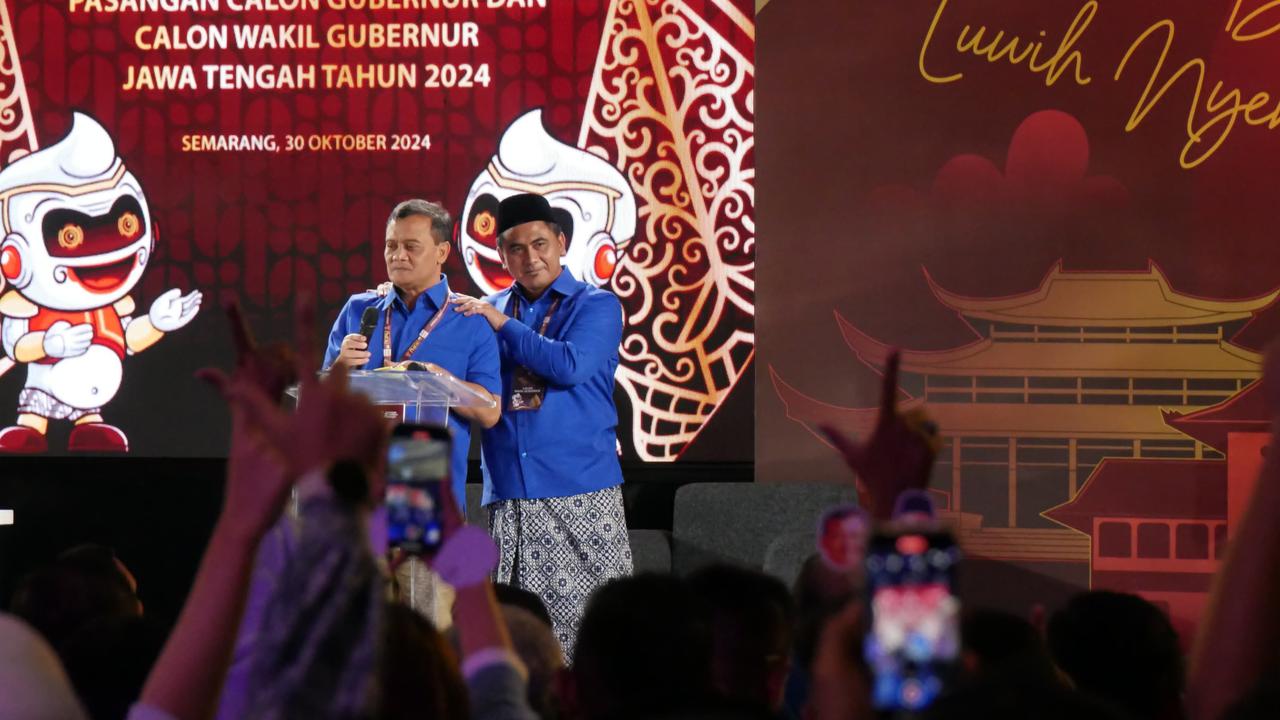VIDEO: Momen Santai Luthfi Dipijat Taj Yasin saat Andika Menjawab di Debat Pilkada Jateng