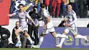 Pemain Juventus, Kenan Yildiz, melakukan selebrasi setelah mencetak gol ke gawang Frosinone pada laga lanjutan Liga Italia di Stadion Benito Stirpe, Sabtu (23/12/2023). Menurut Opta, Yildiz menjadi pemain asing termuda yang mencetak gol bagi Juventus. Dia melakukannya pada usia 18 tahun 233 hari. (LaPresse via AP/Alfredo Falcone)