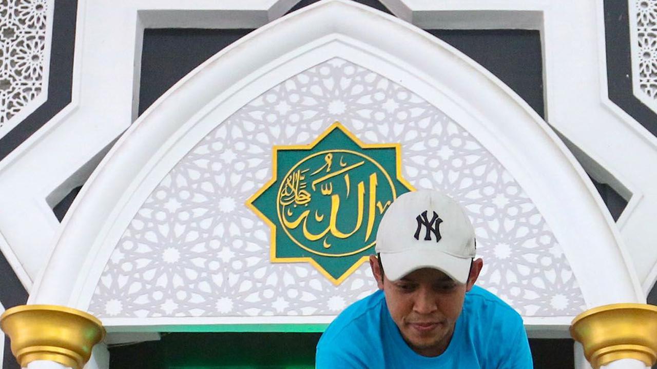 FOTO: Aksi Bersih-Bersih Masjid Jelang Bulan Suci Ramadan 1445 Hijriah