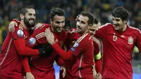 RAYAKAN - Para pemain Spanyol merayakan gol Mario Gaspar ke gawang Ukraina dalam lanjutan kualifikasi Piala Eropa 2016 Grup C, Selasa (13/10/2015). (REUTERS/Valentyn Ogirenko)