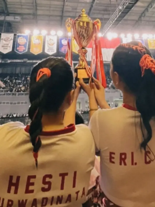 Raisa-Anya Geraldine versus Hesti Purwadinata-Erika Carlina