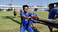 Pemain Persib Bandung, Edo Febriansah. (Bola.com/Erwin Snaz)
