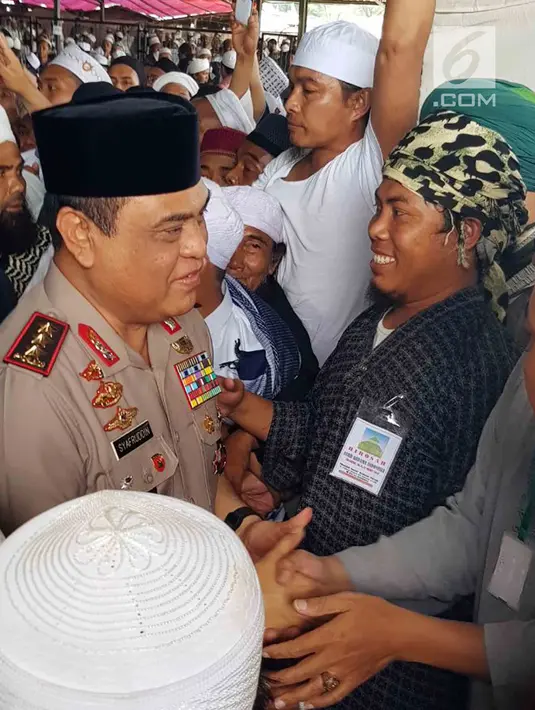 Wakapolri Komjen Syafruddin saat menghadiri pertemuan ulama (Jord Qodama) Jamaah Tabligh di Cikampek, Jawa Barat, Kamis (22/3). Wakapolri berharap umat Islam kembali bersatu dan tidak mudah terbawa isu bohong di media sosial. (Liputan6.com/Pool/Fernando)