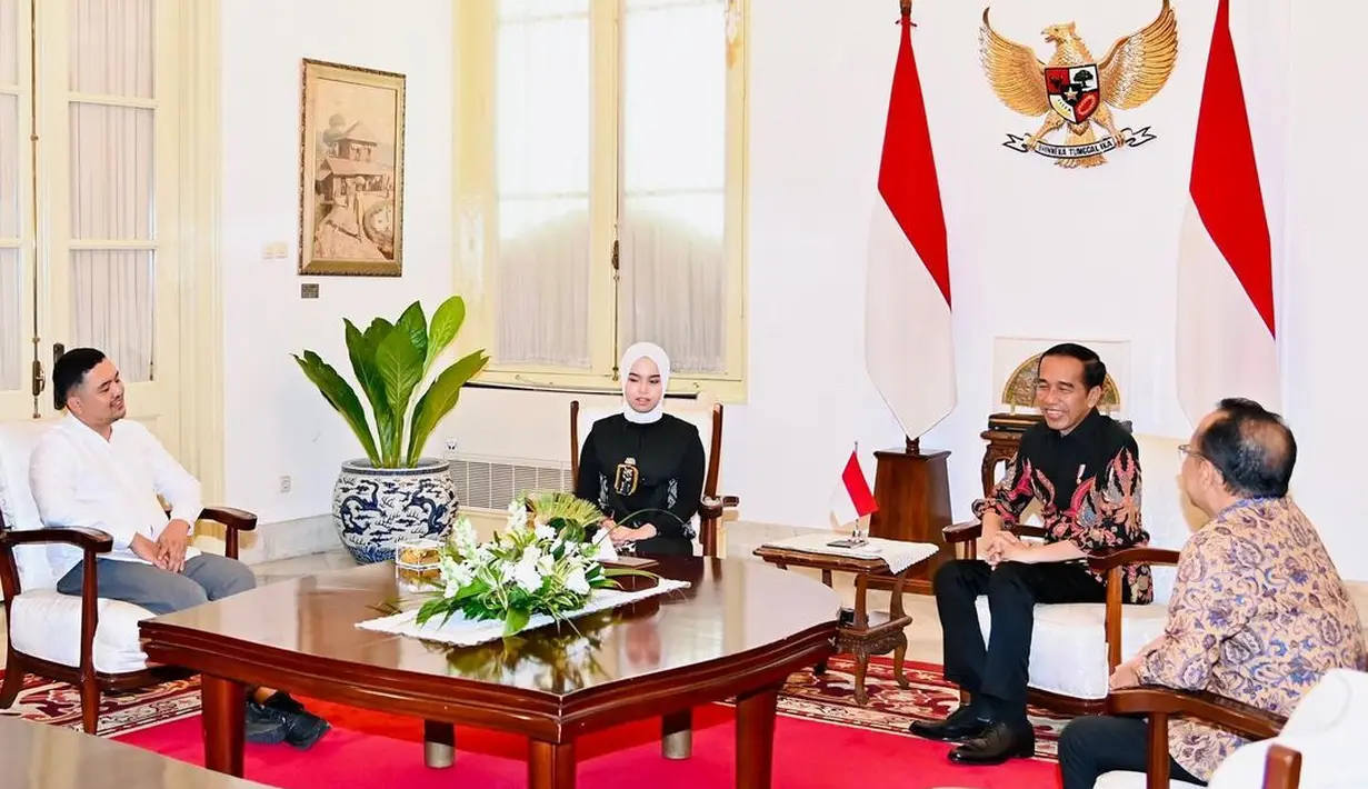 Jokowi pun berterima kasih seraya melontar janji. “ Dari Tanah Air, saya dan seluruh rakyat tentu akan mendukungnya dengan sepenuh hati,” tulis Jokowi di Instagram-nya.