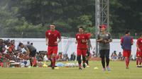 Jaimerson da Silva Xavier, bek Brasil yang baru didatangkan Persija tengah jogging bersama Bambang Pamungkas. (Foto: Situs resmi Persija)