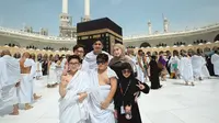 Pasha Ungu umrah bareng anak dan istri (sumber: Instagram/pashaungu_vm)