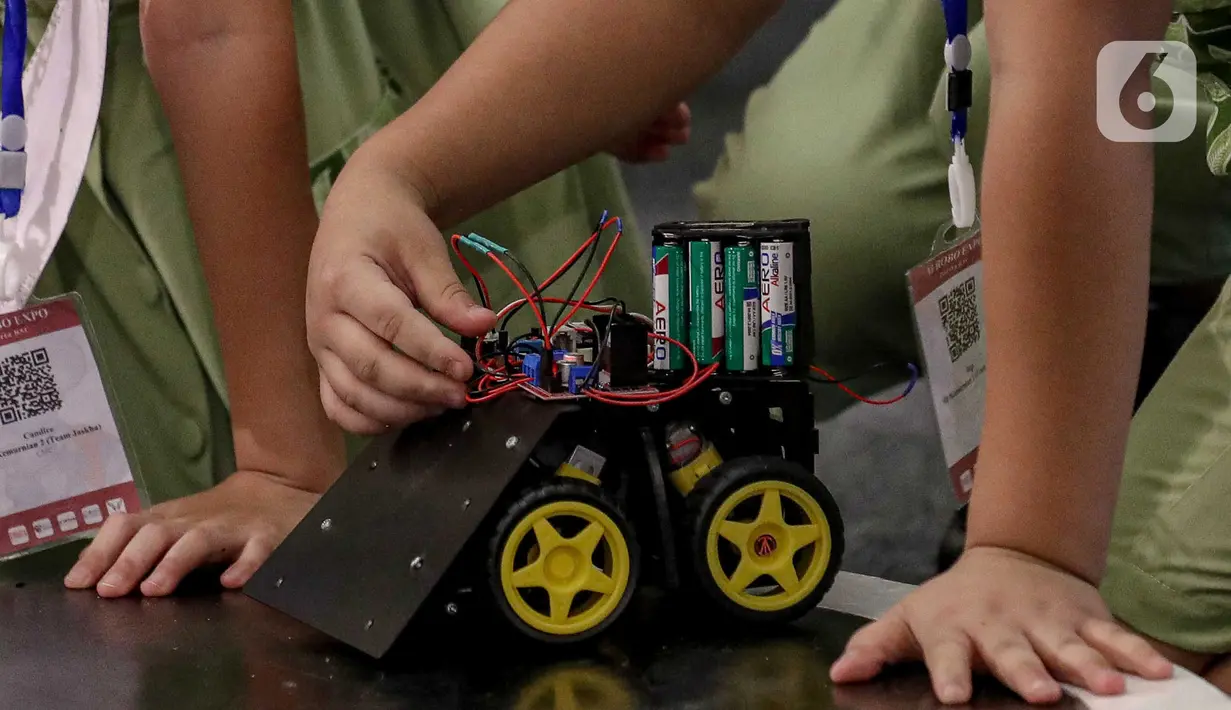 Pada kegiatan ini, pengunjung dapat menyaksikan kecanggihan demo Robot, aksi Spektakuler Robot Dancing, dan mengikuti Workshop AI & Robot, dan Talkshow Ekslusif dengan para pakar teknologi. (Liputan6.com/Herman Zakharia)