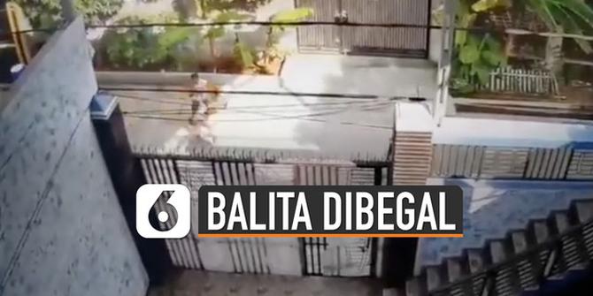 VIDEO: Sedang Asyik Bermain Balita Dibegal
