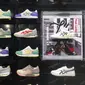 Deretan sneakers ASICS di Foot Locker Kota Kasablanka. (Liputan6.com/Putu Elmira)