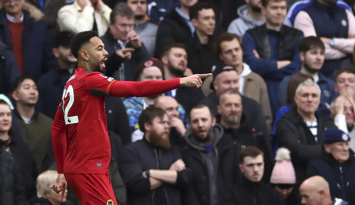 Matheus Cunha sukses mencetak hattrick saat mempermalukan Chelsea di kandangnya sendiri. Pada laga yang digelar di Stamford Bridge itu Wolverhampton Wanderers, menang dengan skor 4-2. (AP Photo/Ian Walton)