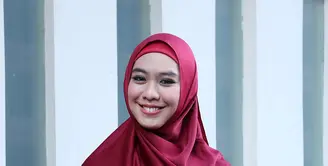 Oki Setiana Dewi saat ini mengandung anak kedua, ia meminta saran nama anak kedua lewat followersnya. (Galih W. S atria/Bintang.com)