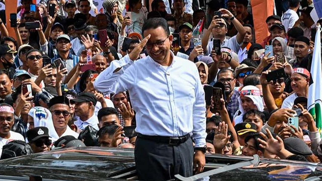 FOTO: Dipadati Ribuan Pendukung, Anies Baswedan Serukan Semangat Perubahan Saat Kampanye Akbar di Aceh