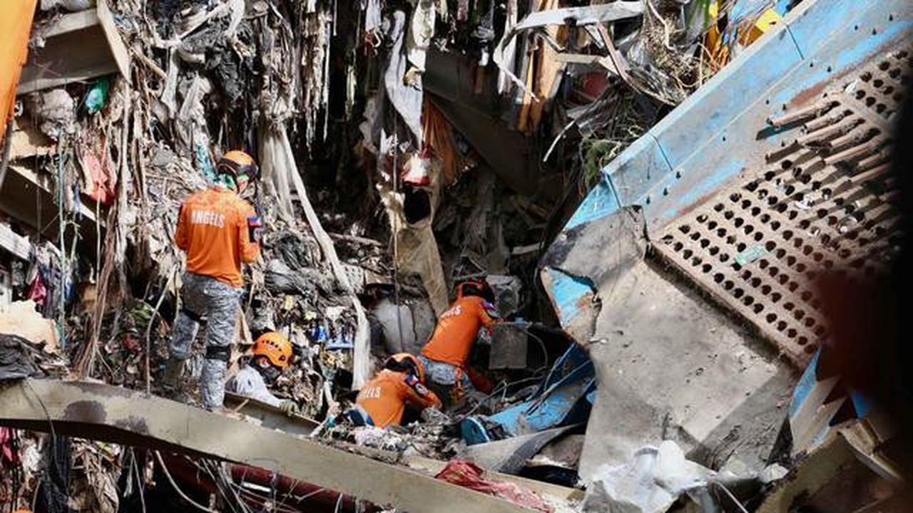 Otoritas setempat mengatakan insiden tersebut menewaskan seorang perempuan berusia 22 tahun dan menyebabkan 38 lainnya dinyatakan hilang. Tampak dalam foto, tim penyelamat melanjutkan operasi di lokasi runtuhnya fasilitas pemilahan sampah di Binaliw, kota Cebu, Filipina tengah pada hari Sabtu, 10 Januari 2026. (AP Photo/Jacqueline Hernandez)