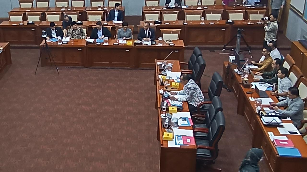 VIDEO: Drama Mik Mati Hiasi Pembahasan Revisi UU Kementerian Negara di DPR