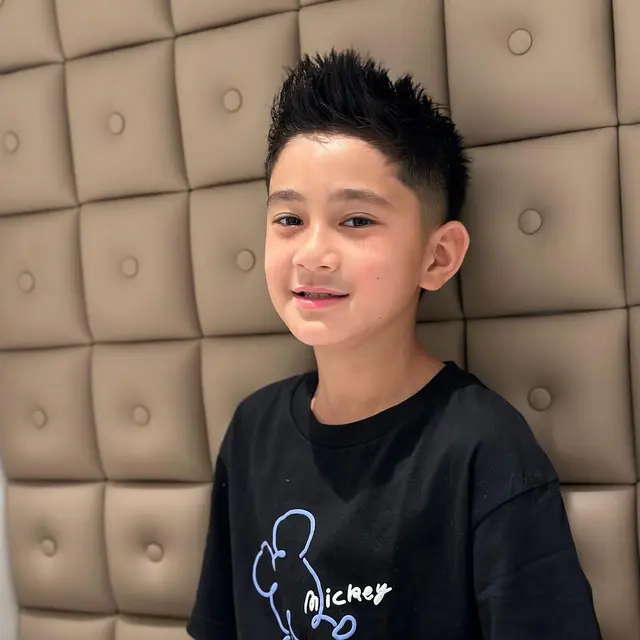 6 Potret Rafathar Usai Potong Rambut, Makin Tampan Disebut Mirip Bio One Kecil